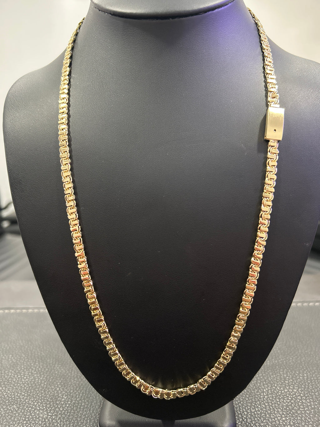 Chinobar chain
